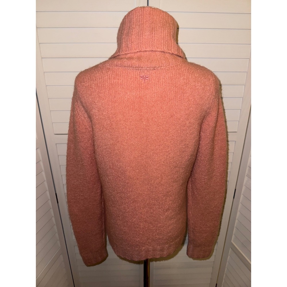 Tyler Boe Coral Pink Fuzzy Turtleneck Sweater Dragonfly Detail Size Small - Picture 5 of 7